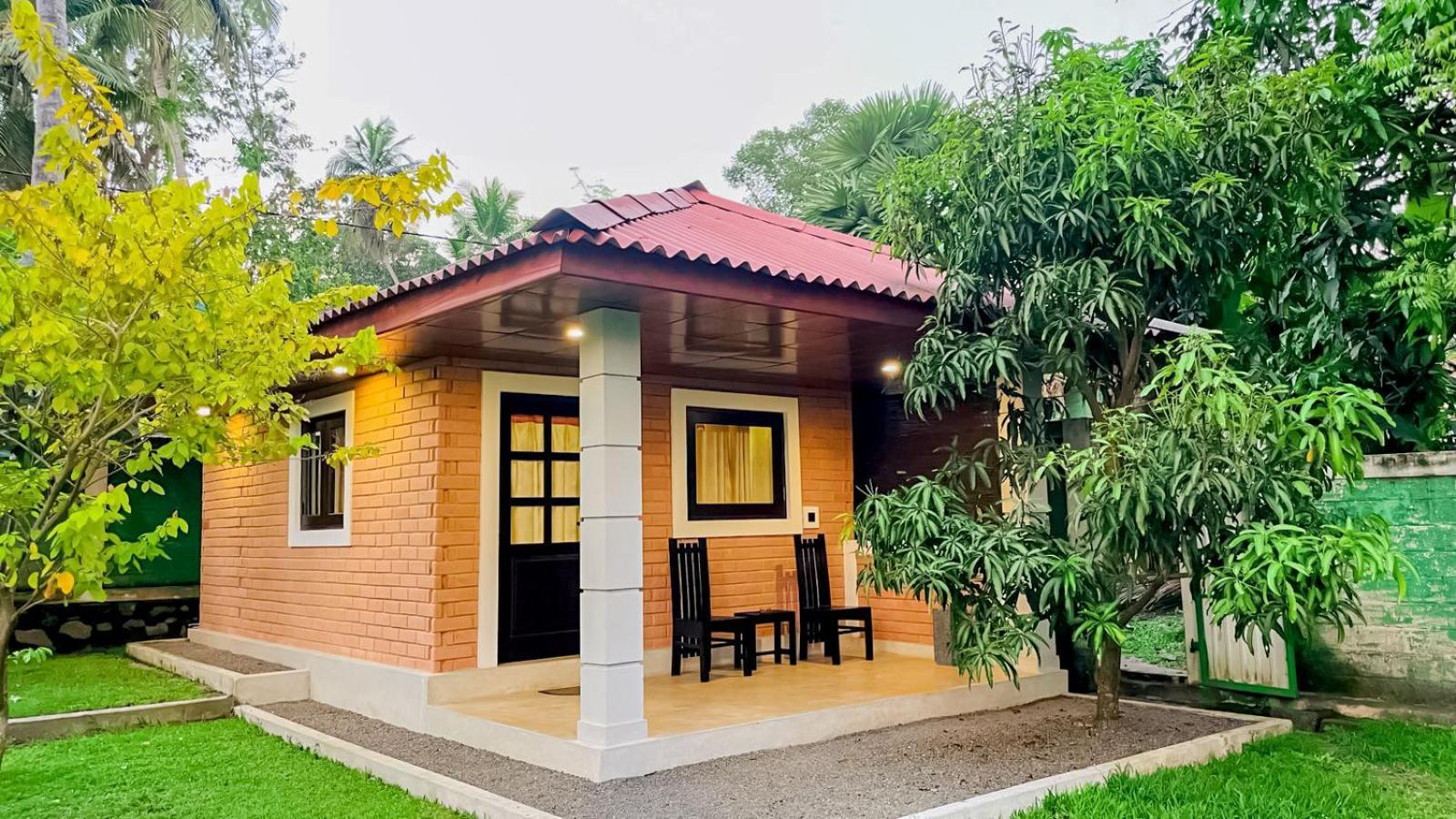 Airport Eco Cottage 카투나야크 외부 사진